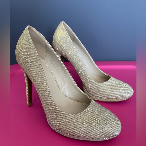 Gold heels - Picture 2 of 6